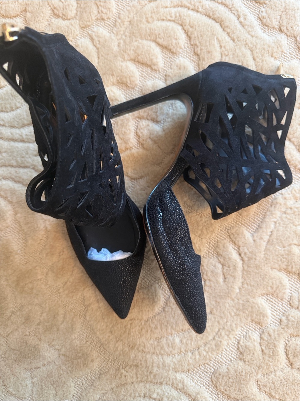 Dolce Vita black cut out cage pumps w/zipper back. Great condition , size 9